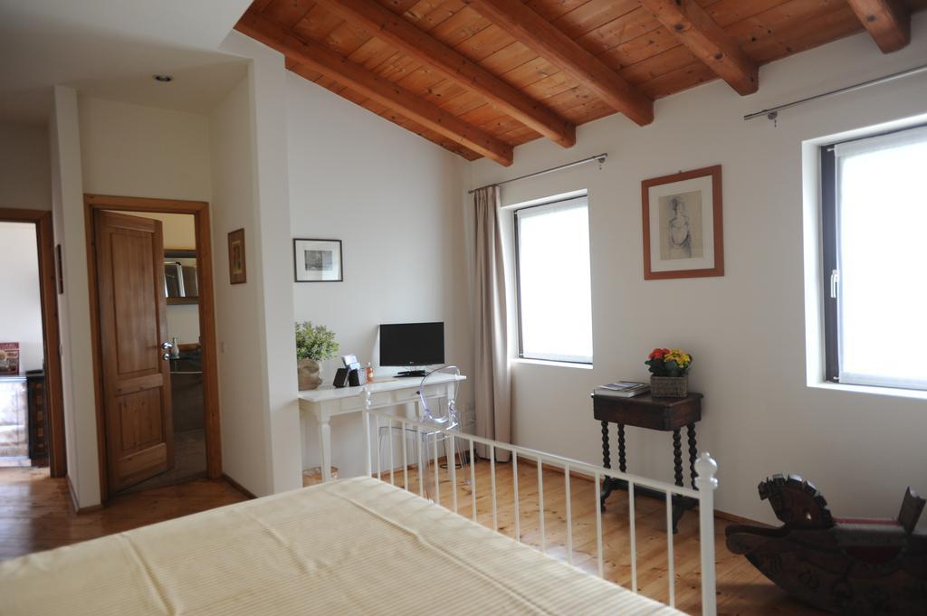 Monte Maino Bed & Breakfast Дезенцано-дель-Гарда Номер фото